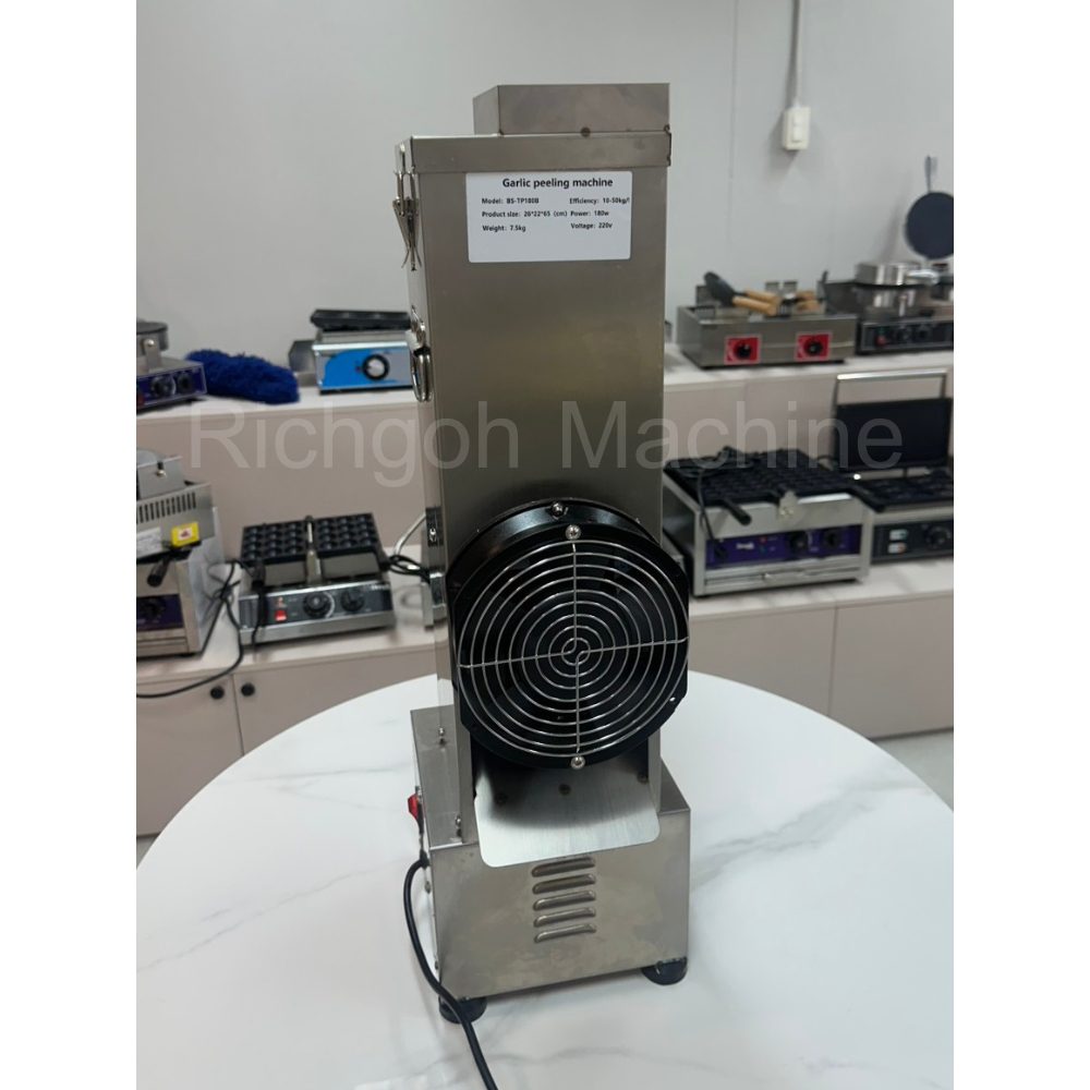 เครื่องปอกเปลือกกระเทียม BS-TP180B (6) เครื่องปอกเปลือกกระเทียม ถูกออกแบบมาเพื่อแก้ปัญหานี้โดยเฉพาะ เปลี่ยนงานปอกกระเทียมที่ยุ่งยากให้กลายเป็นเรื่องง่าย สะอาด รวดเร็ว และได้มาตรฐานอุตสาหกรรม
