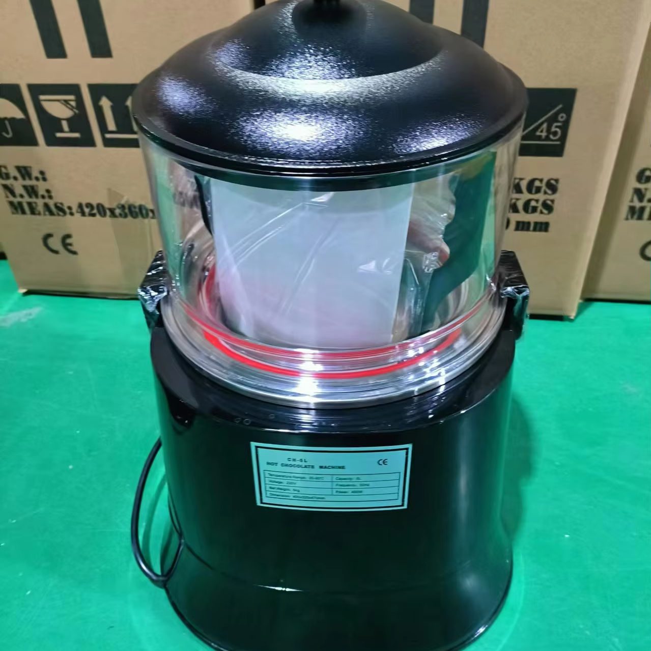 เครื่องคั้นน้ำผลไม้ รุ่น ZB-CH5L เพิ่มความสะดวกให้ร้านคาเฟ่และธุรกิจเครื่องดื่มด้วย เครื่องคั้นน้ำผลไม้ รุ่น ZB-CH5L เครื่องจ่ายเครื่องดื่มร้อนอเนกประสงค์ที่ออกแบบมาเพื่อรักษาความสดใหม่และระดับอุณหภูมิที่เหมาะสมของเครื่องดื่มตลอดวัน เหมาะสำหรับช็อกโกแลตร้อน นมสด กาแฟ หรือชา